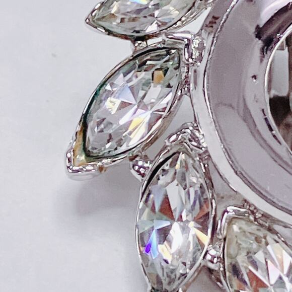 Vintage Signed Crown Trifari Mid Century Silver Tone Rhinestone Clip On Earrings - Picture 11 of 11